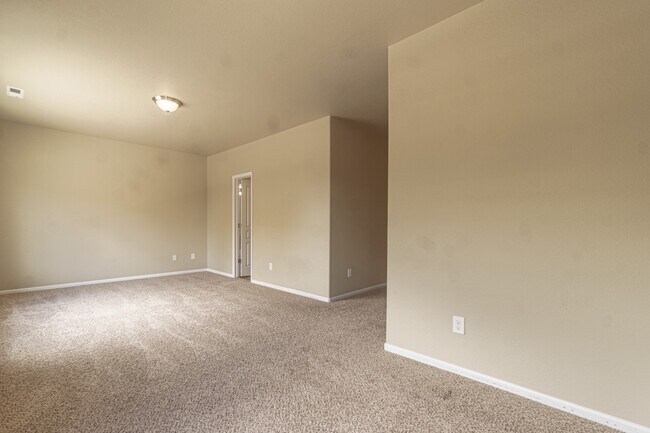 Building Photo - 5604 Saint Patrick View