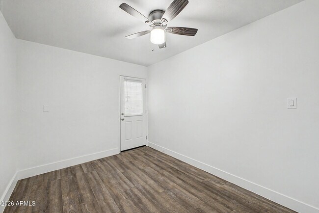Building Photo - 317 N Elm St