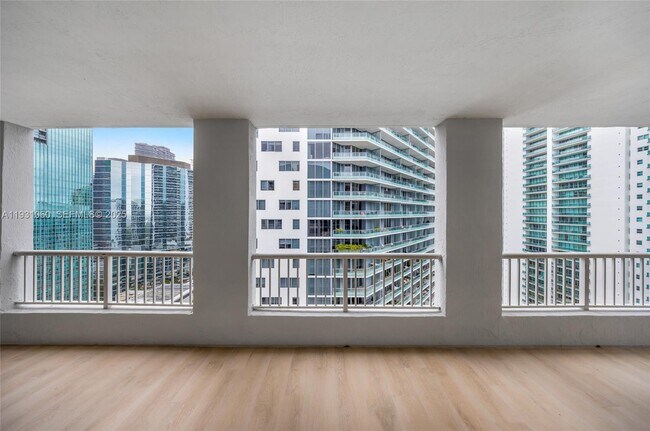 Building Photo - 170 SE 14th St