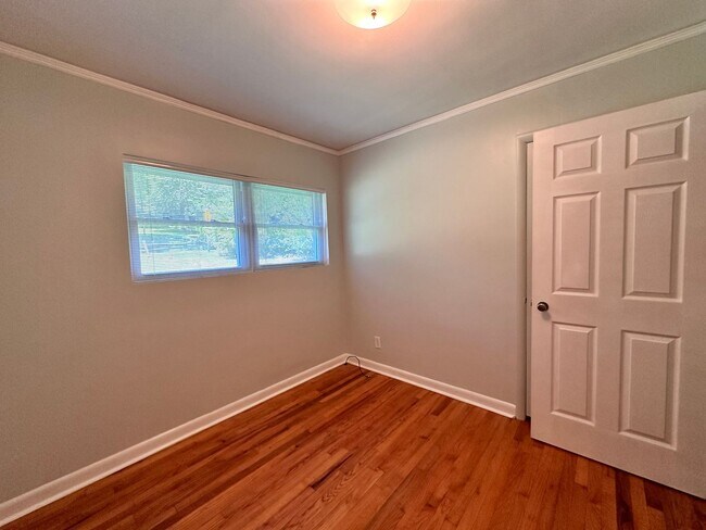 Building Photo - 3221 Foxhall Rd