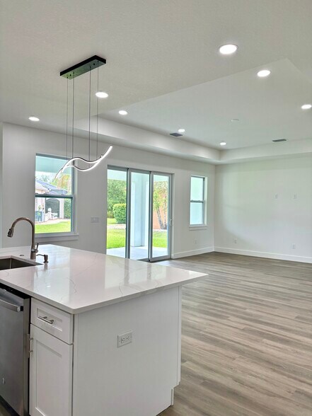 Open space living room - 4260 Baudelaire Ct