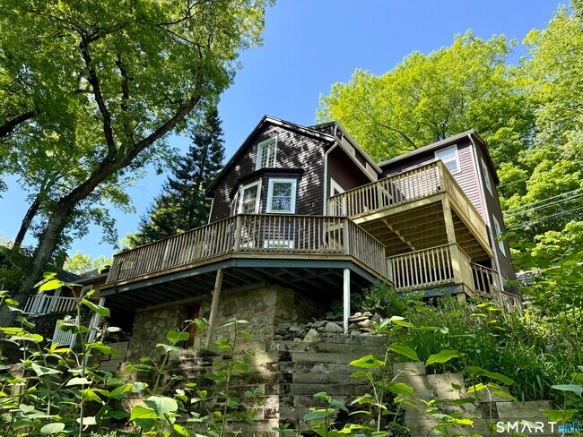 Building Photo - 154 Silvermine Ave
