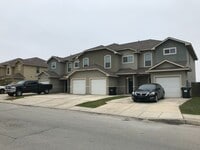 Building Photo - Townhome for rent