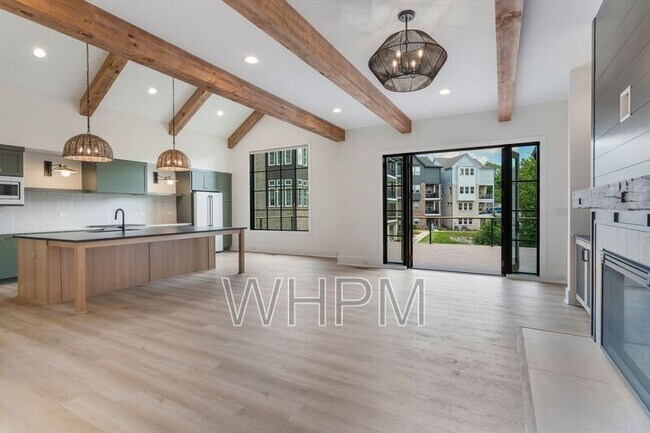 Building Photo - 541 Skyview Dr