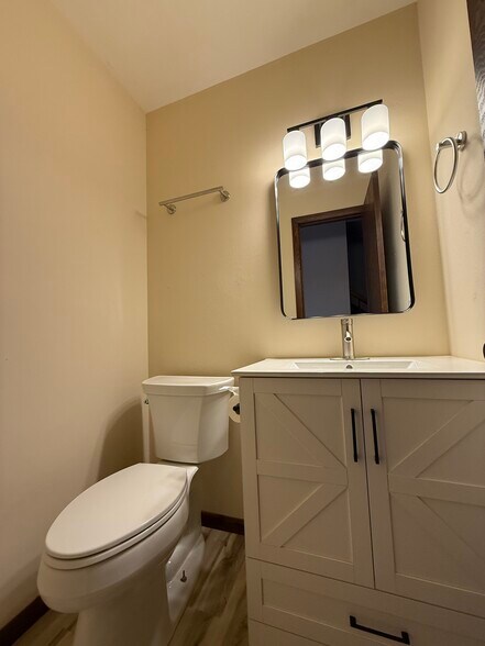 Powder Room 1 st floor - 7217 Park Shores Ct