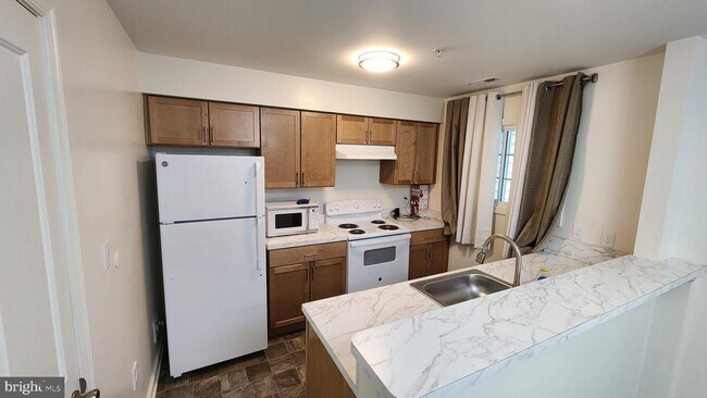 Building Photo - 14225 Jib St