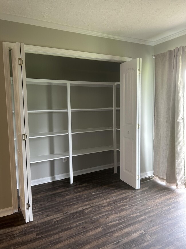 Building Photo - 2515 Reta St