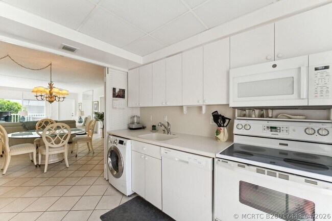 Building Photo - 1470 S Ocean Blvd