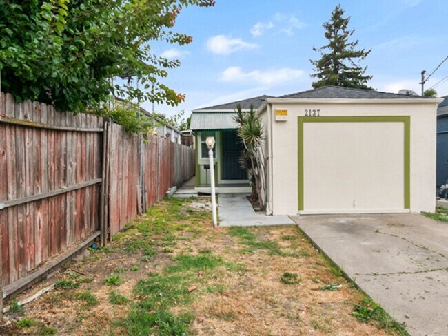 Building Photo - 2137 104th Ave