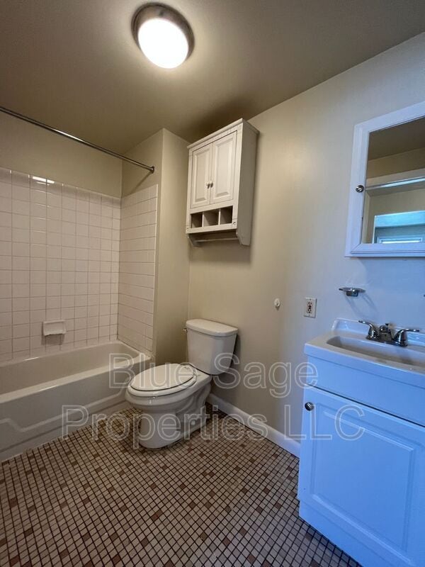 Building Photo - 1010 Yates Ave