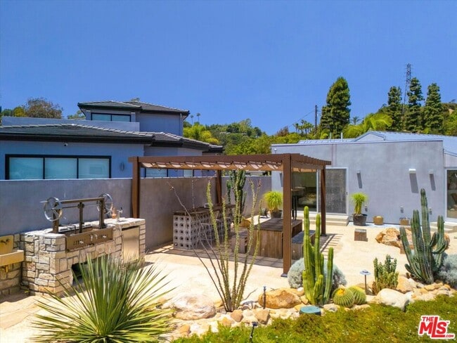 Building Photo - 11001 Wrightwood Pl