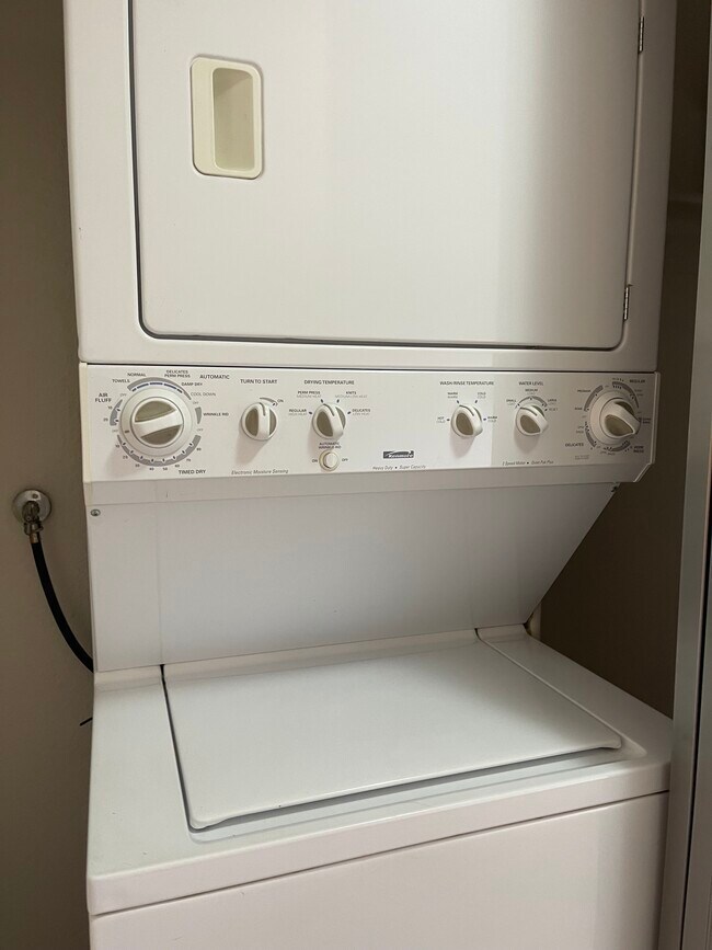 Building Photo - 764 Teatree Ct