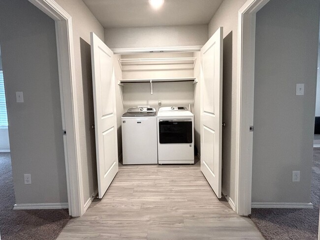 Building Photo - Beautiful 4 Bedroom Home in Schertz!