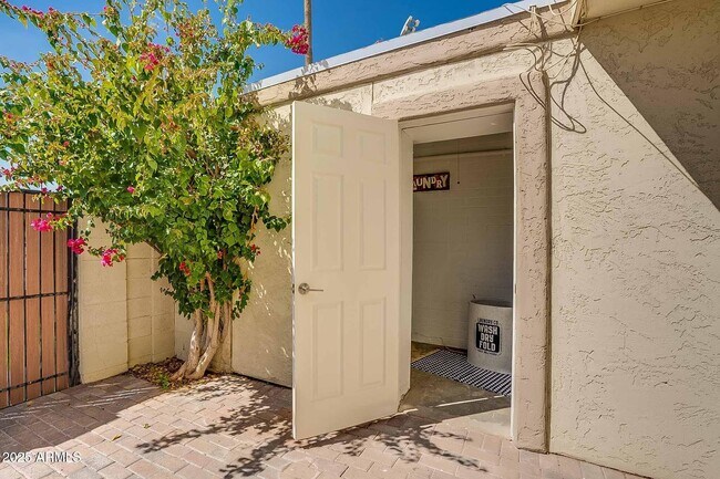 Building Photo - 7906 E Keim Dr