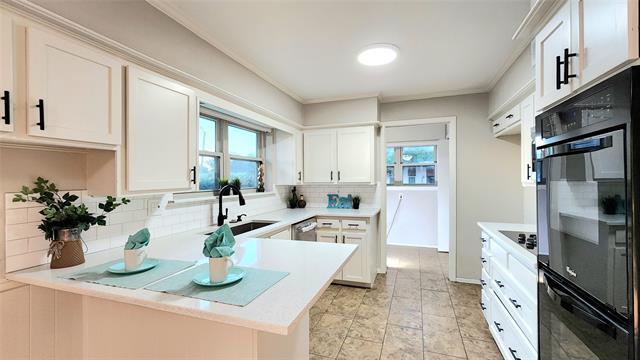 Building Photo - 1911 Greenhaven Dr