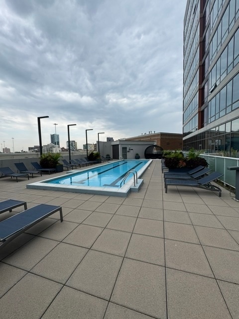 Building Photo - 504 N Green St