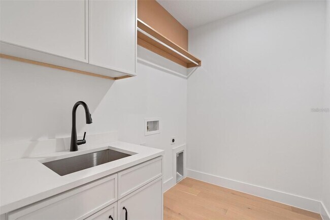 Building Photo - 6564 Lagoon St