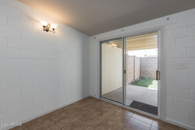 Building Photo - 7025 E Wilshire Dr