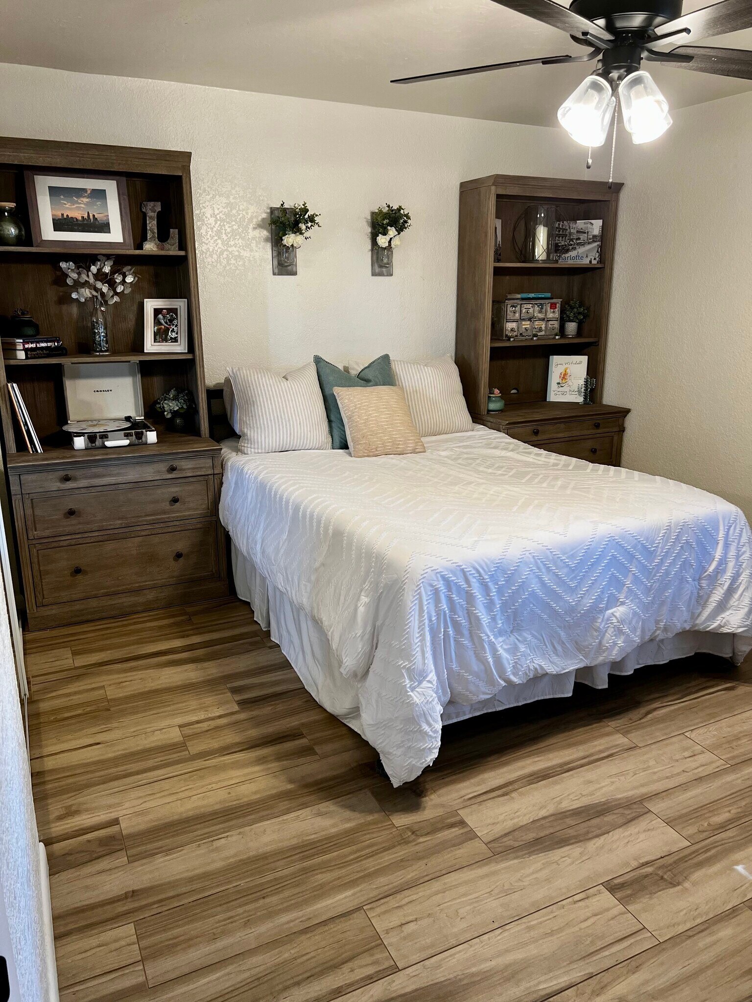 Guest Bedroom - 4201 E Camelback Rd