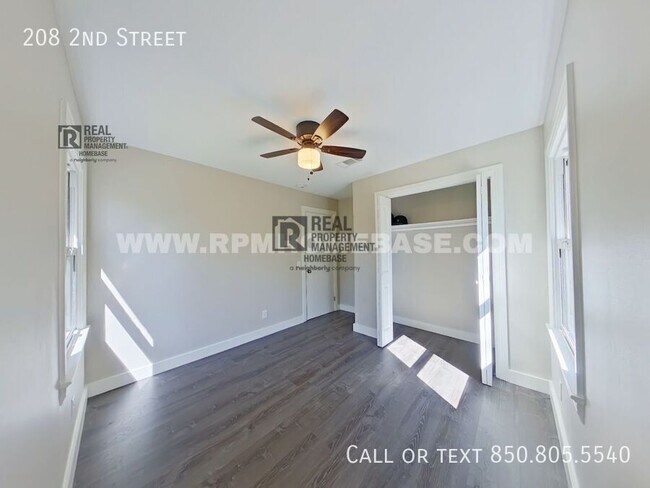 Building Photo - 208 2nd St
