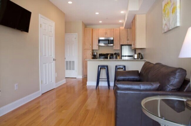 Building Photo - 2803 Ontario Rd NW