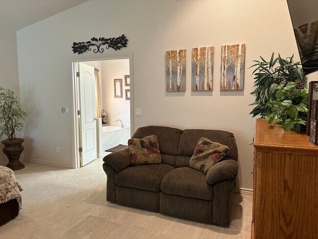 Building Photo - Fully Furnished Short-Term Rental in Fort Mohave-3BD/2BA