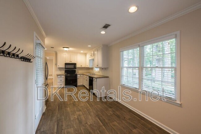 Building Photo - 225 Pebble Trail