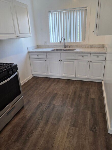 Building Photo - 4388 Ventura Canyon Ave