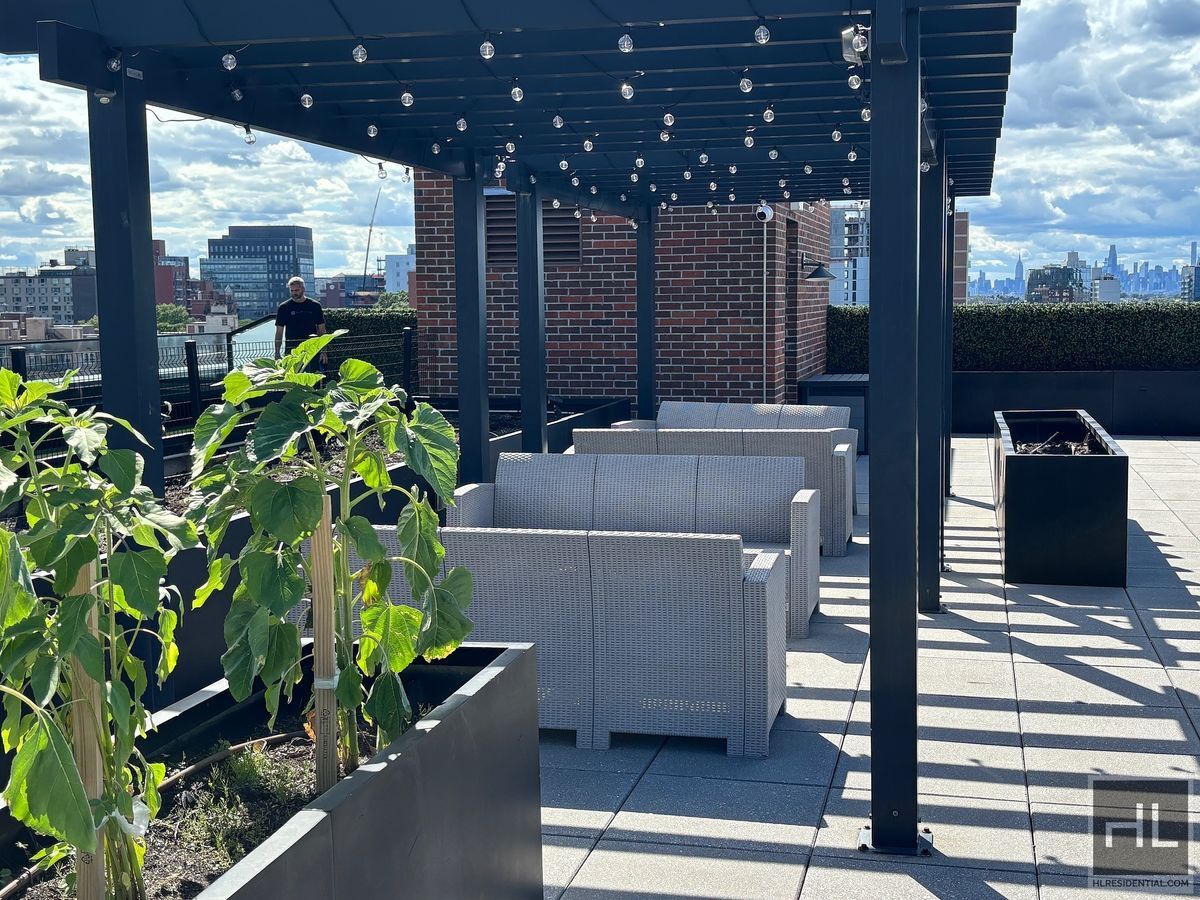 Building Photo - NORTHERN BOULEVARD