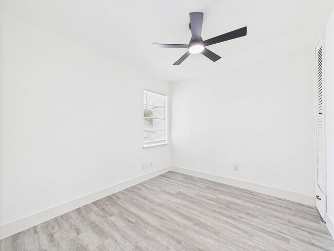 Building Photo - 5814 Fontenelle Dr