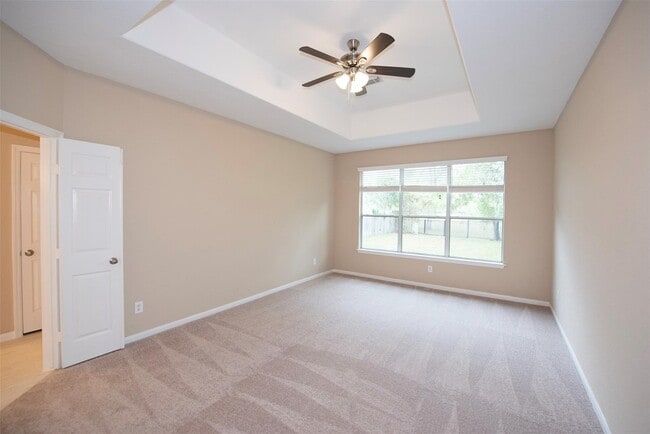 Building Photo - 10411 Village Lake Dr