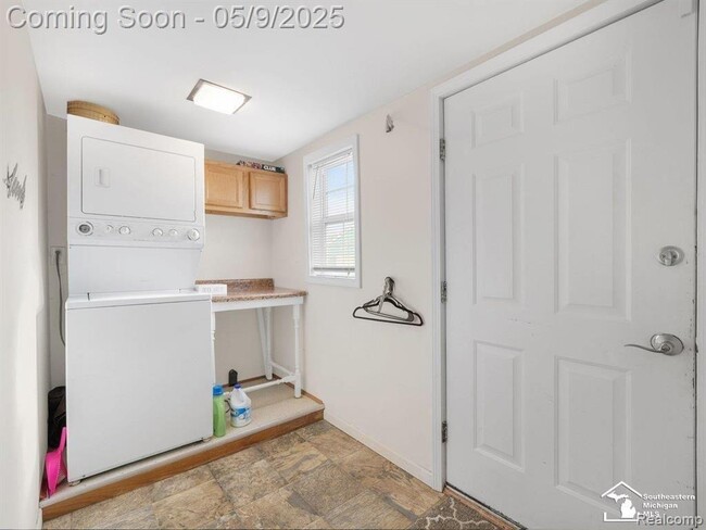 Building Photo - 3362 5th St