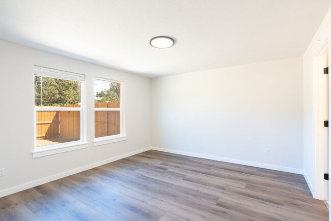 Building Photo - Brand New 2 Bedroom Duplex in SW Redmond