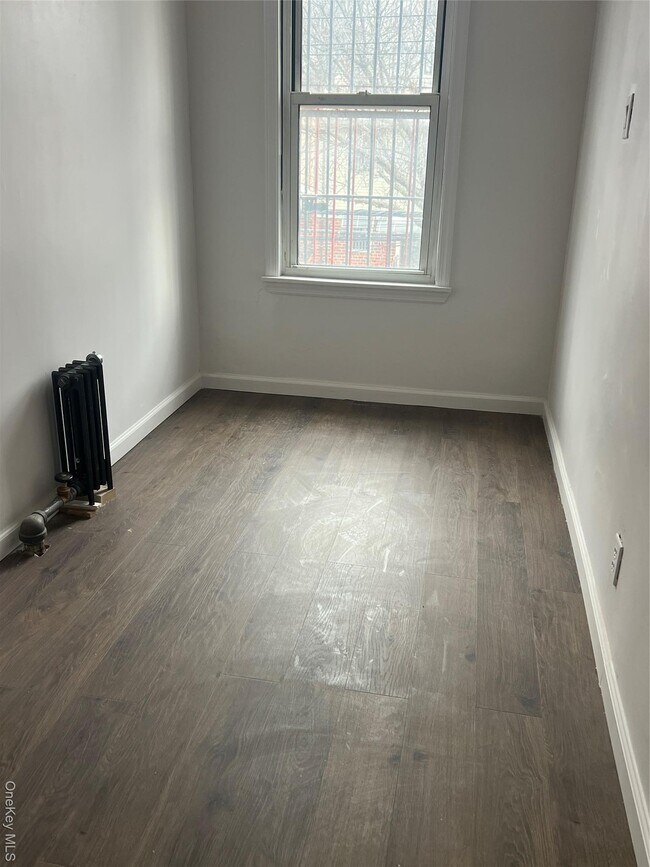 Building Photo - 635 Eagle Ave