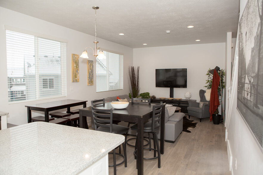 Living Room - 3013 South Red Pine Drive