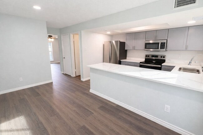 Building Photo - Stylish 2-Bedroom Townhome with Terrace & Resort-Style Amenities in Grand Prairie