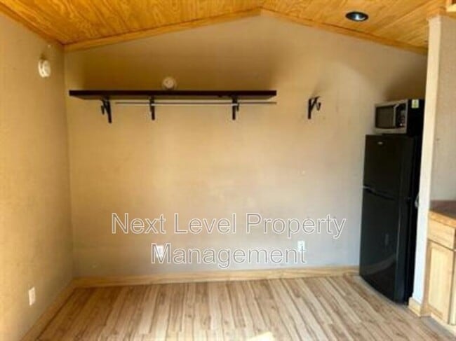 Building Photo - 1263 US-2