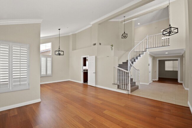 Building Photo - Stunning 4BR/3BA in Central Park Featuring Main-Level Bedroom & Bath!