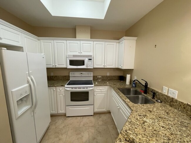 Building Photo - Lovely 2 Bedroom Condo in Jackson Square