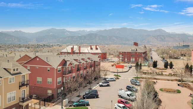 Building Photo - Immaculate 3 Bedroom Townhome Near Downtown COS