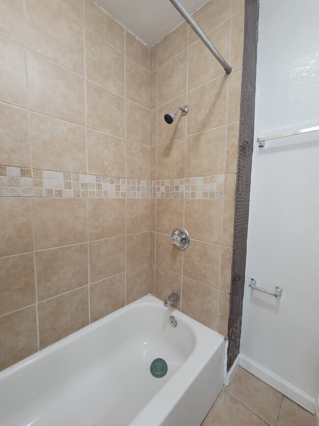 Building Photo - 1315 W 101st St