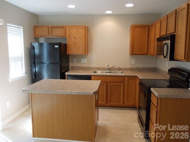 Building Photo - 2595 Brackley Pl NW