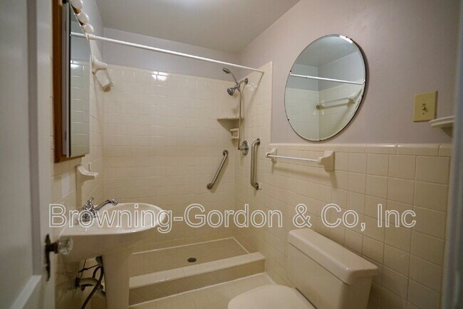 Building Photo - 1302 Caldwell Ave