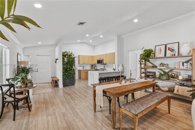 Building Photo - 1416 Canary Island Dr