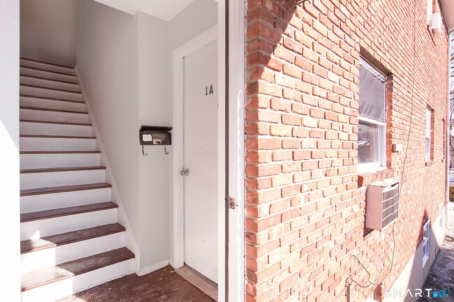 Building Photo - 78 Dora St