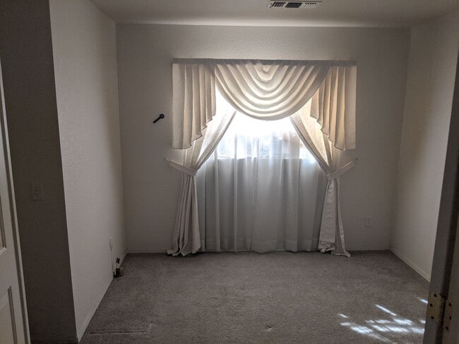 Building Photo - Midvale Rental