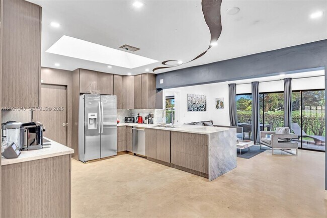Building Photo - 5602 S Travelers Palm Ln