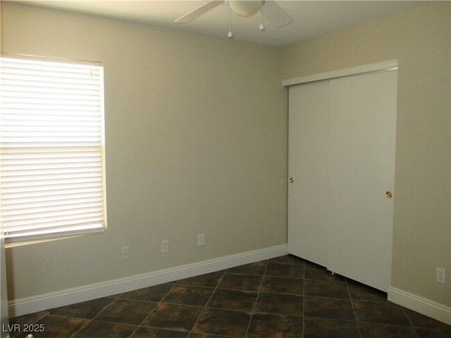 Building Photo - 10530 Lilac Tree Ave
