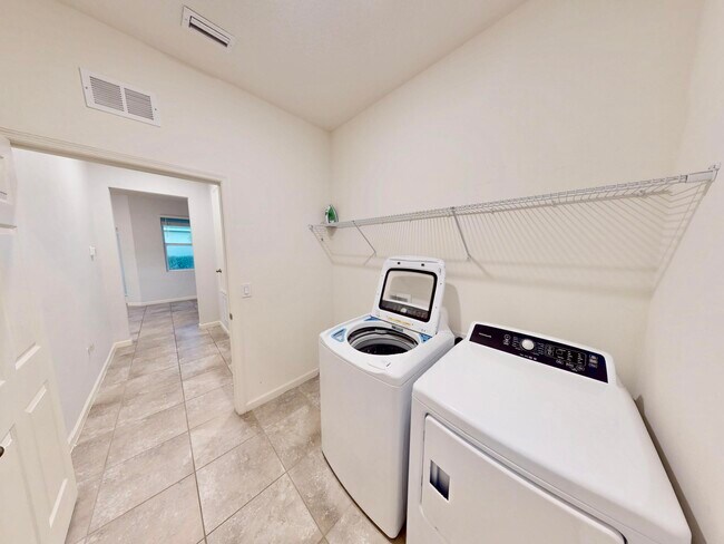 Building Photo - 1405 Mulligan Dr