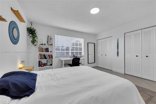 Building Photo - 333 SW 86th Ave